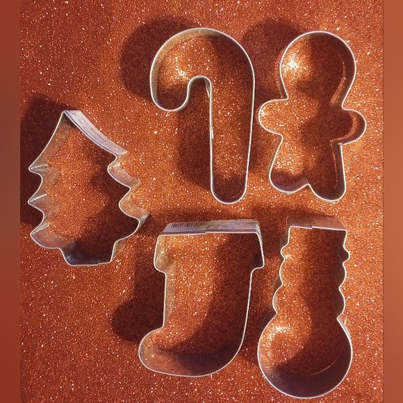 NWT Magpie Metal Christmas Cookie Cutters Set of 5 - Picture 1 of 1